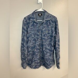 Rock & Republic Men’s Blue Camouflage Button down shirt size Medium